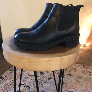 Black Chelsea Boot - Urban Outfitters